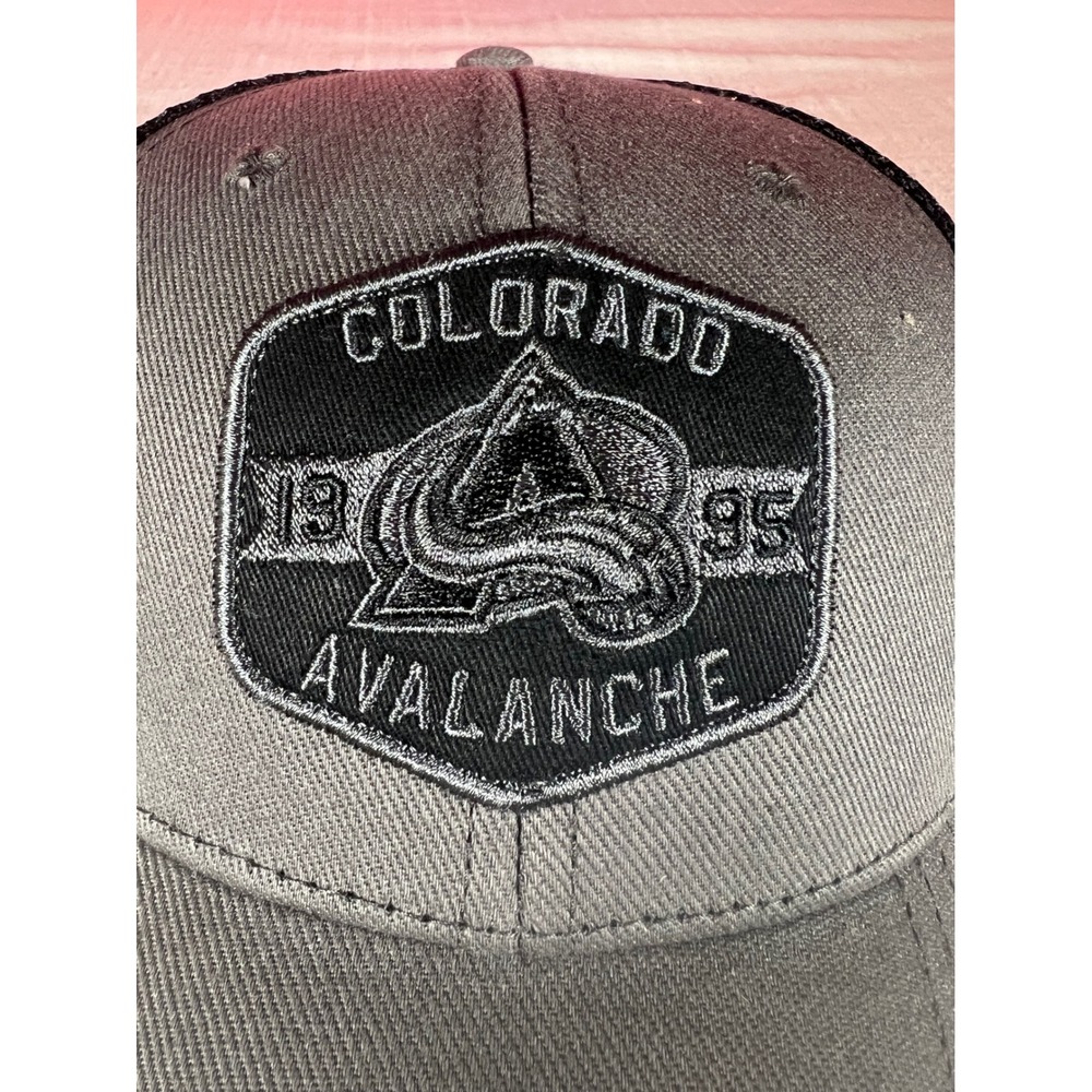 Fan Favorite Colorado Avalanche NHL Trucker Hat Grey Black Snapback Mesh Cap